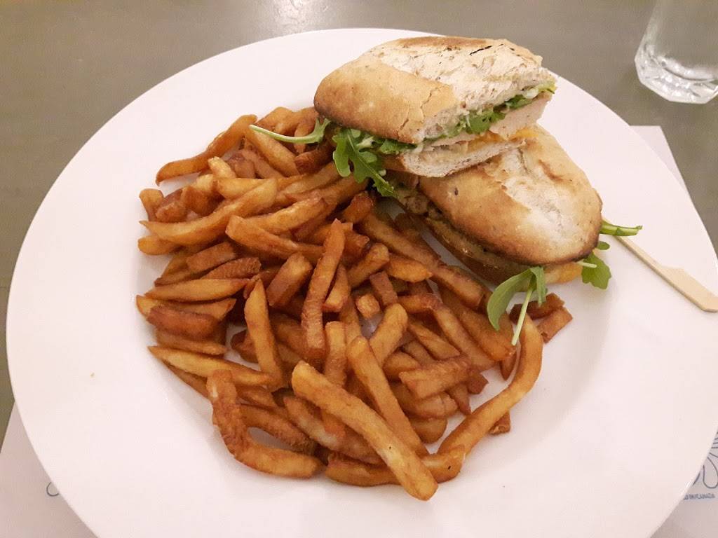 CoBrie International Restaurant & Catering | restaurant | 2121 Carling Ave, Ottawa, ON K2A 1H2, Canada | 6136805040 OR +1 613-680-5040