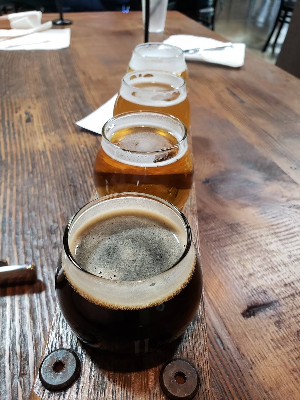 Lucky Luke Brewpub | restaurant | 735 W Lancaster Blvd, Lancaster, CA 93534, USA | 6615223775 OR +1 661-522-3775