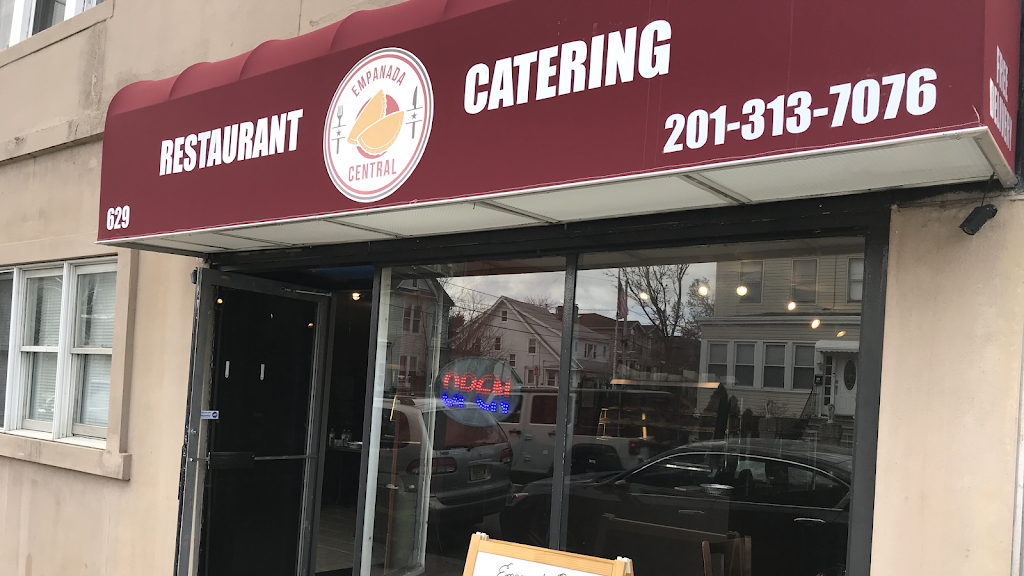 Empanada Central | restaurant | 629 Palisade Ave, Cliffside Park, NJ 07010, USA | 2013137076 OR +1 201-313-7076