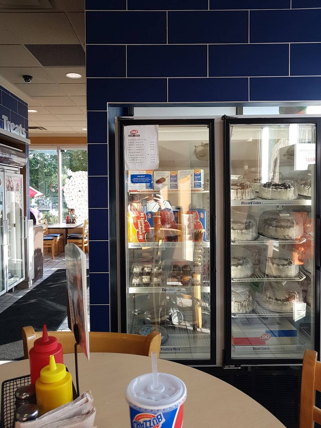 Dairy Queen | restaurant | 371 Yonge St, Barrie, ON L4N 4C9, Canada | 7057227797 OR +1 705-722-7797