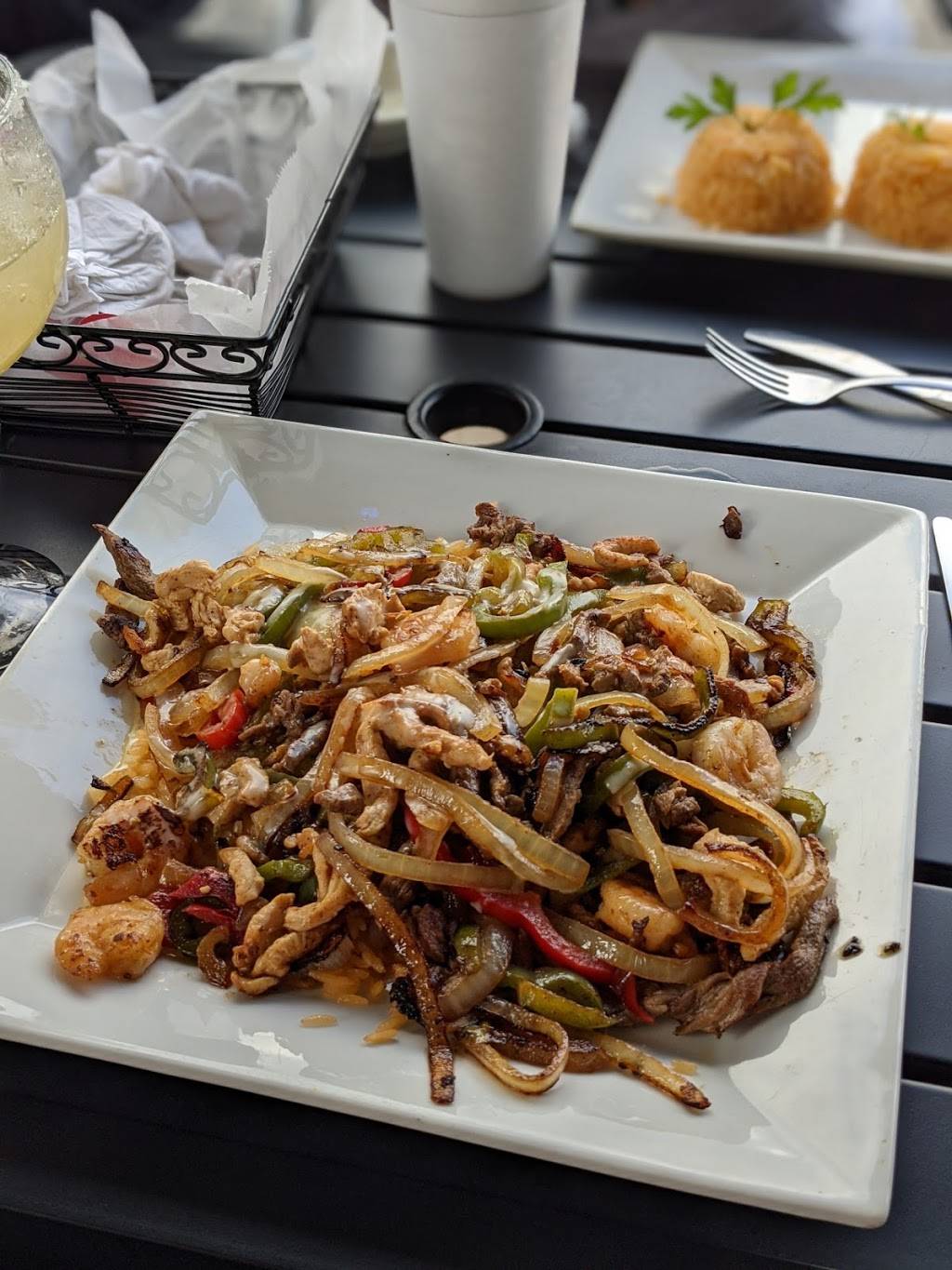 La Paloma | restaurant | 3014 E Sunshine St, Springfield, MO 65804, USA | 4177194484 OR +1 417-719-4484