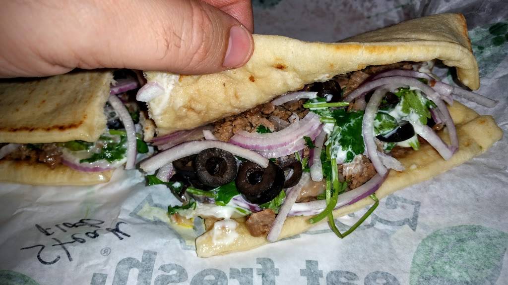 Subway Restaurants | restaurant | 17261 Ventura Blvd, Encino, CA 91316, USA | 8189063376 OR +1 818-906-3376