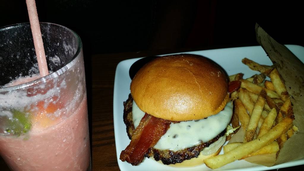 TGI Fridays | restaurant | 829 Merrick Ave, Westbury, NY 11590, USA | 5168328320 OR +1 516-832-8320