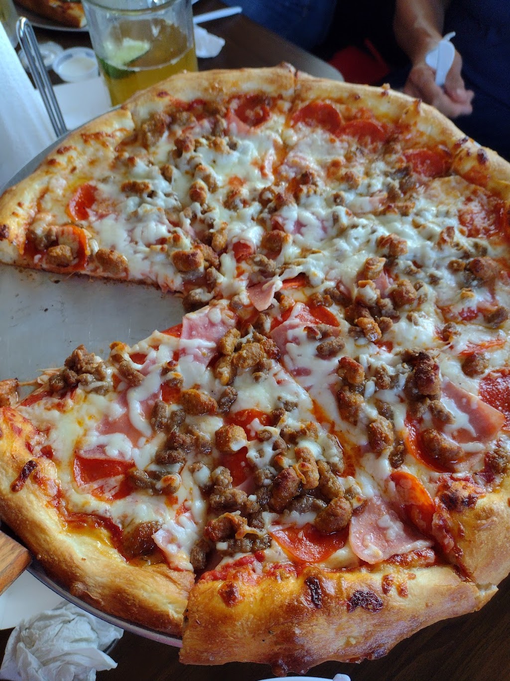 JC Wing Company / Famous Original Louies New York Pizzeria | restaurant | 2597 N US Hwy 77 Suite A, San Benito, TX 78586, USA | 9562764107 OR +1 956-276-4107