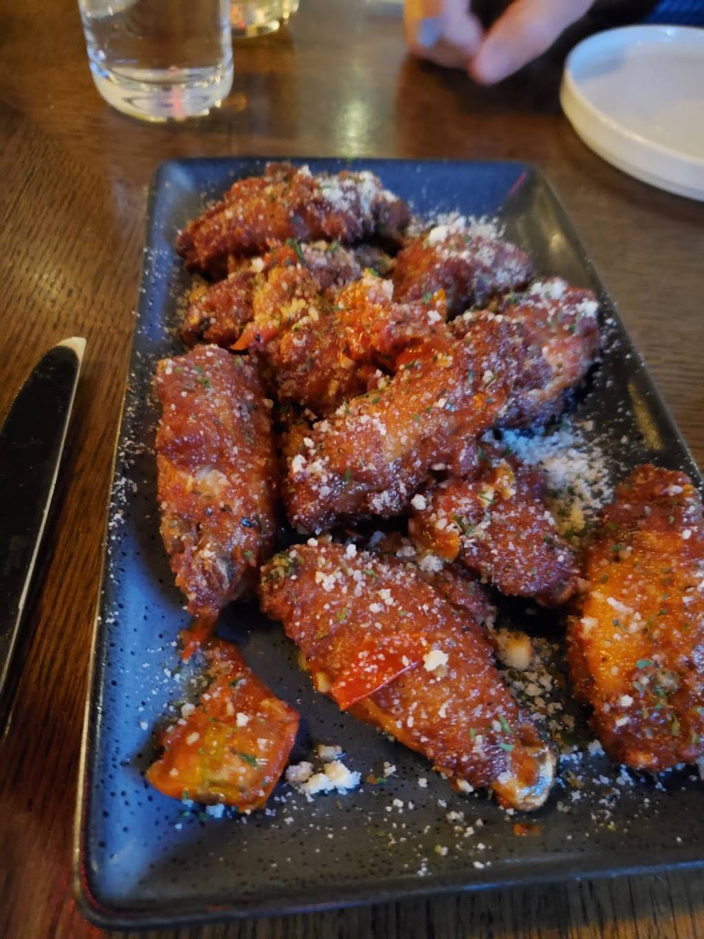 Quattro Trattoria + Pizzeria | restaurant | 811 Spruce St, Downtown, MO 63102, USA | 3145525850 OR +1 314-552-5850