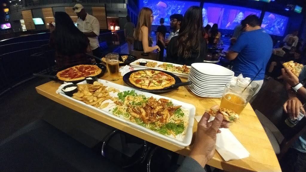 Kingpin Bowlounge | restaurant | 425 Bingemans Centre Dr, Kitchener, ON N2B 3X7, Canada | 5197458888 OR +1 519-745-8888