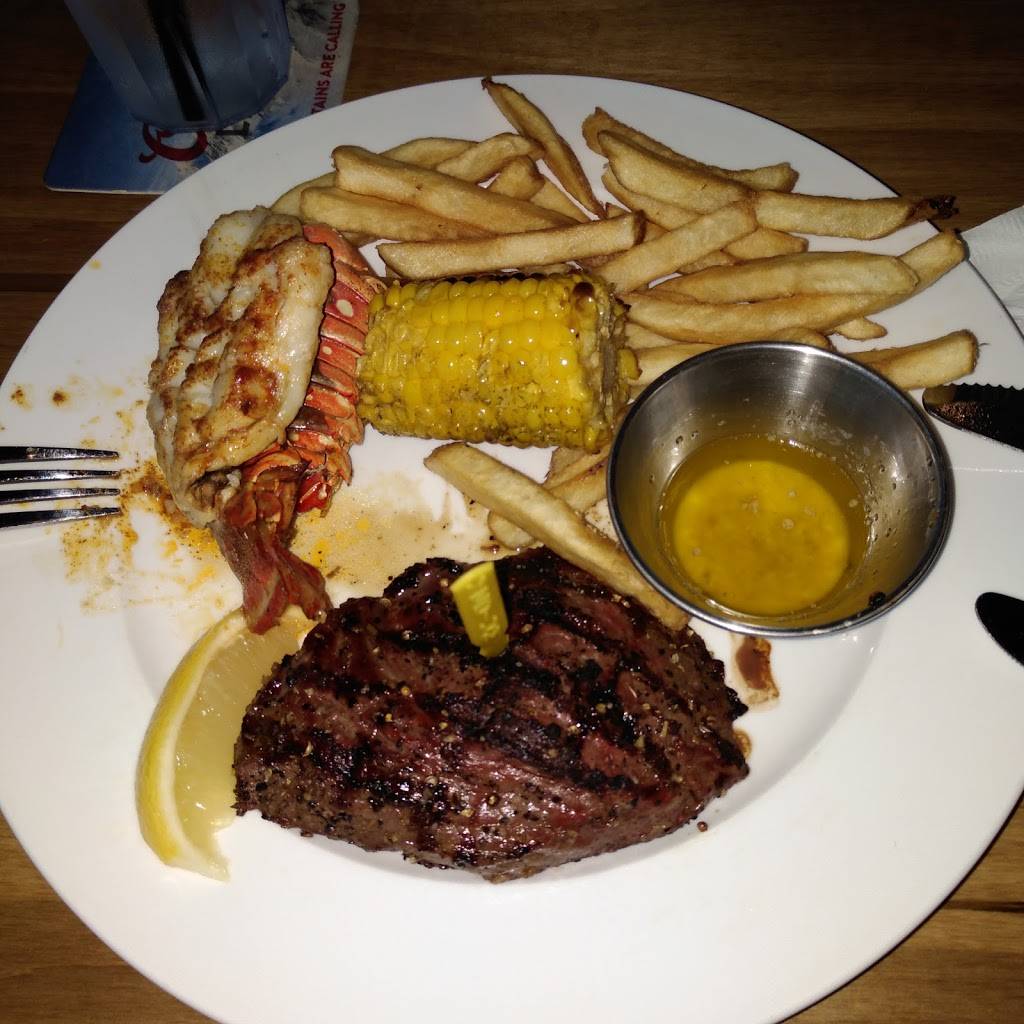 Chucks Roadhouse Bar & Grill | restaurant | 410 Ontario St, St. Catharines, ON L2R 5M1, Canada | 2893621219 OR +1 289-362-1219