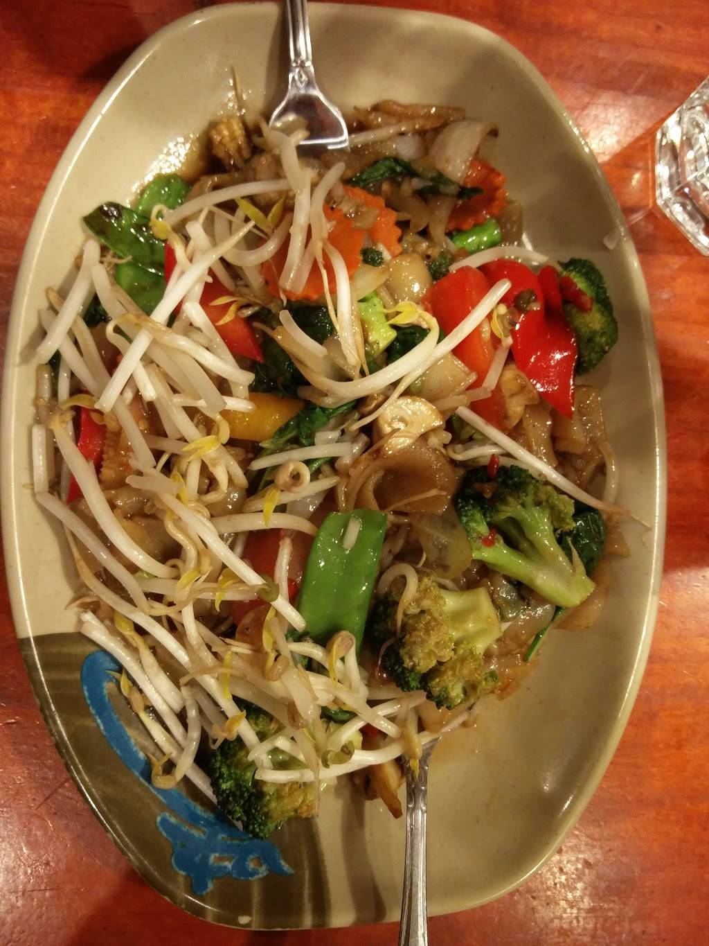 Golden Thai | restaurant | 1509 W Taylor St # 1, Chicago, IL 60607, USA | 3127330760 OR +1 312-733-0760