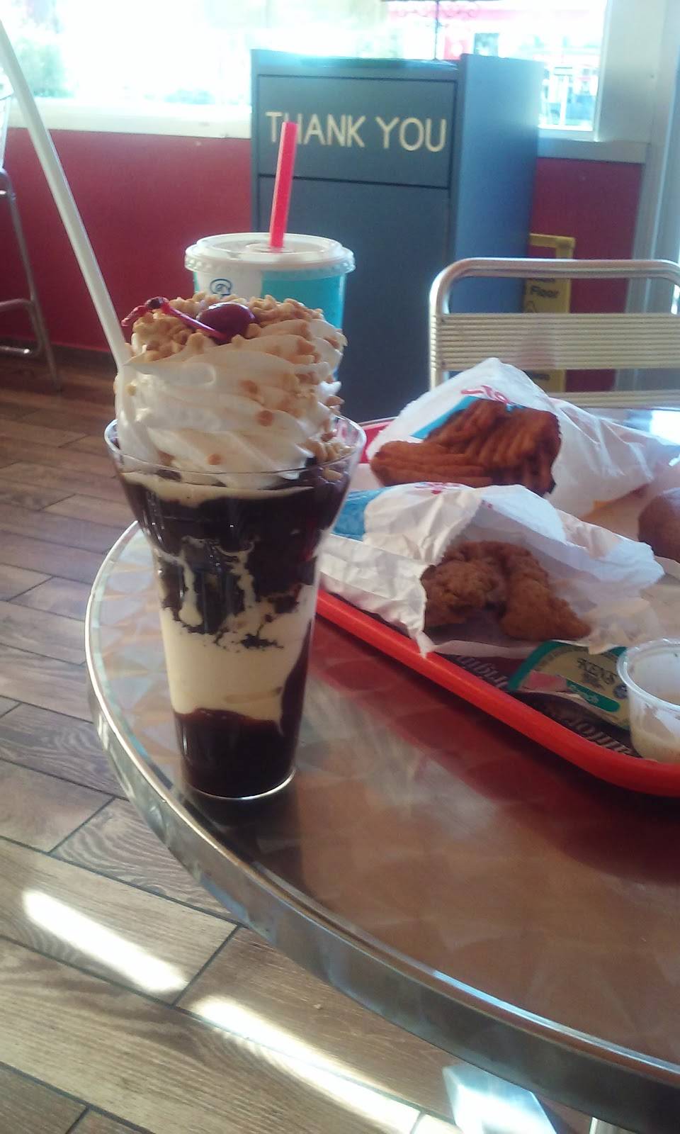 Fosters Freeze | restaurant | 28 Grant Line Rd, Tracy, CA 95376, USA | 2098353299 OR +1 209-835-3299