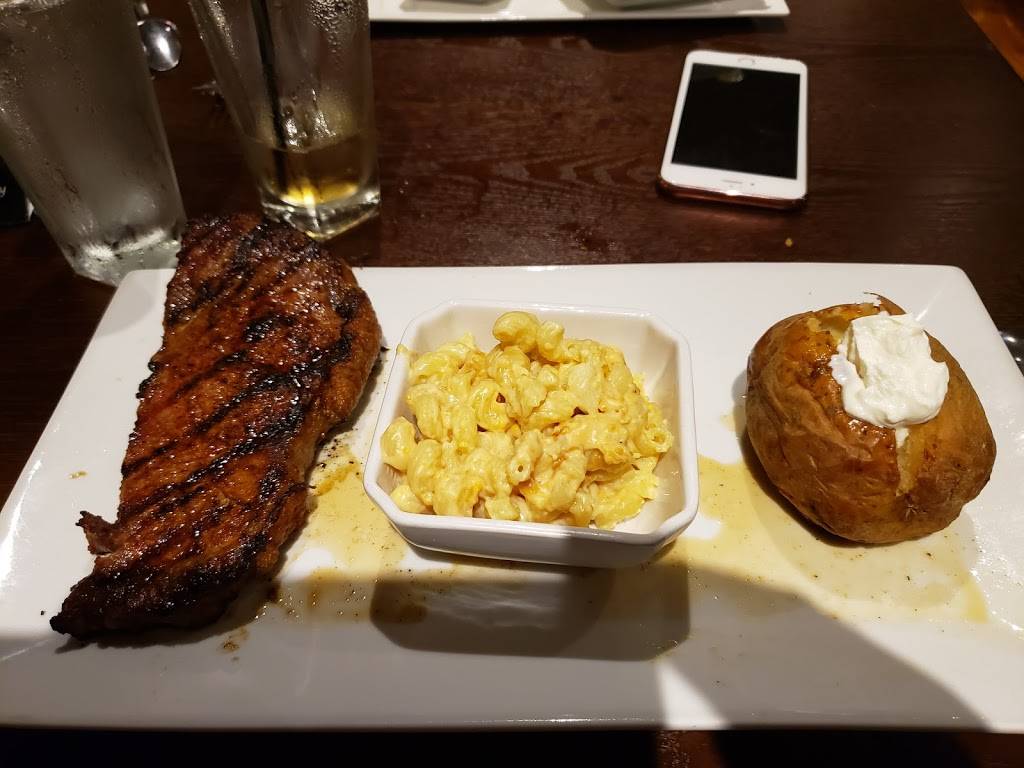 American SmokeHouse | restaurant | 719 3rd Ave, West Point, GA 31833, USA | 7065013600 OR +1 706-501-3600