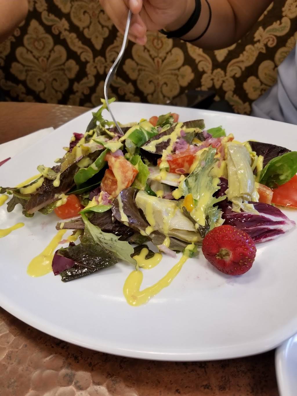 Veras Kitchen | restaurant | 9255 Center St, Manassas, VA 20110, USA | 7034797655 OR +1 703-479-7655