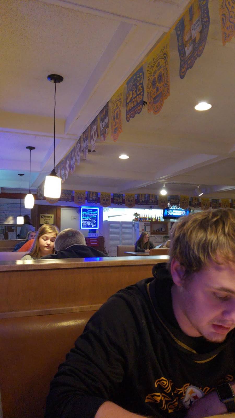 Little Chef Diner | restaurant | 560 John St, Paxton, IL 60957, USA | 2173796400 OR +1 217-379-6400