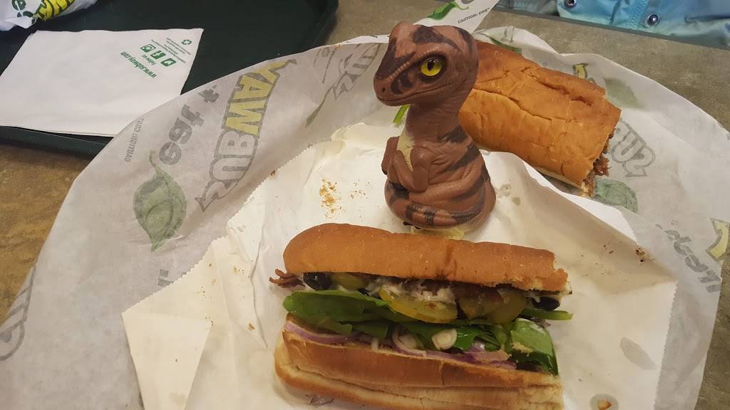 Subway | restaurant | 33333 Vine St, Eastlake, OH 44095, USA | 4409466133 OR +1 440-946-6133