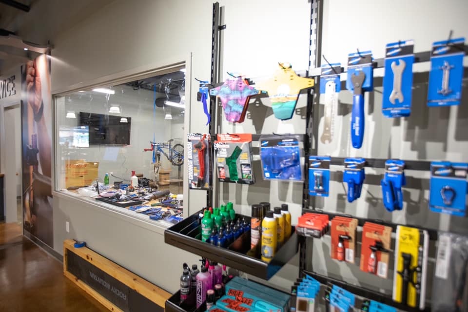 Cardinal Bicycle + Cafe | cafe | 1312 Winborne St SW, Roanoke, VA 24015, USA | 5409005020 OR +1 540-900-5020