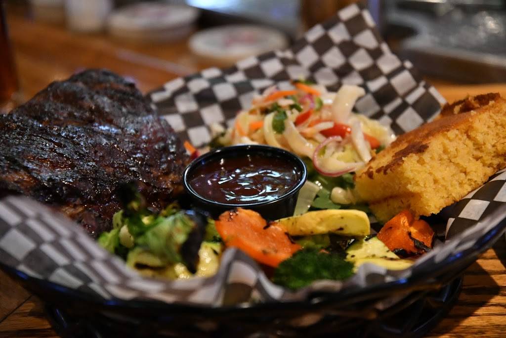 Dr. Js BBQ & Brews | restaurant | 282 Aylmer St N, Peterborough, ON K9J 3K7, Canada | 7058745717 OR +1 705-874-5717