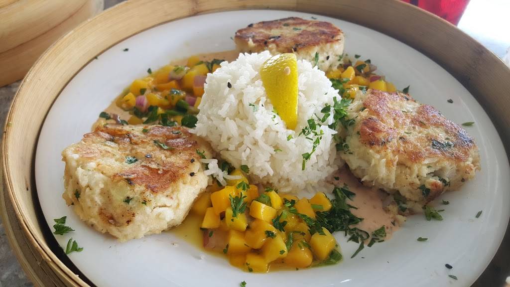 Fishlips Waterfront Bar & Grill | restaurant | 610 Glen Cheek Dr, Port Canaveral, FL 32920, USA | 3217844533 OR +1 321-784-4533