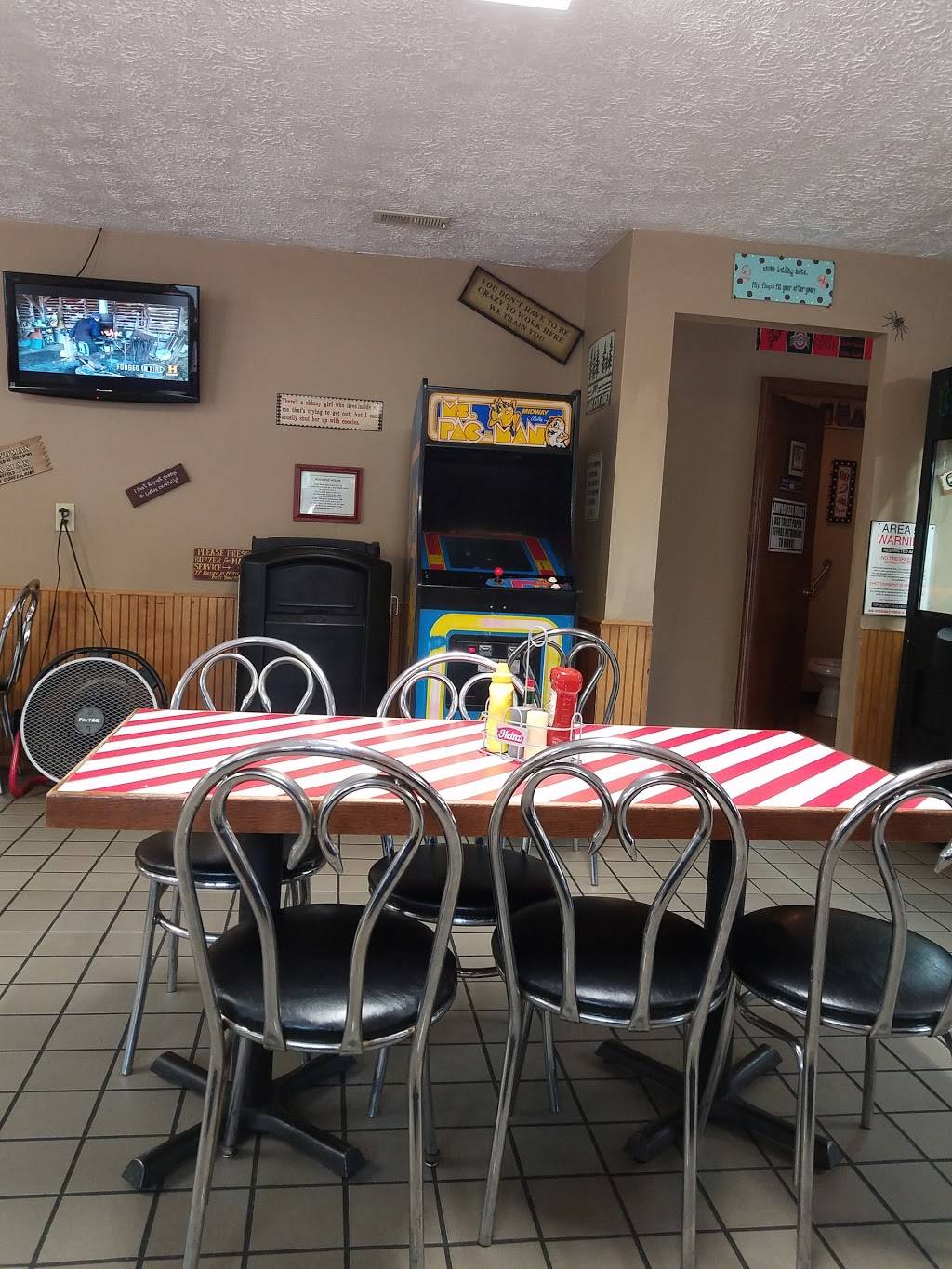 Suz-Eqs | restaurant | 401 W Main St, Cardington, OH 43315, USA | 4198648378 OR +1 419-864-8378