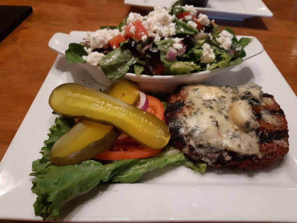 The Cat & The Fiddle Lindsay | restaurant | 49 William St N, Lindsay, ON K9V 3Z9, Canada | 7058784312 OR +1 705-878-4312