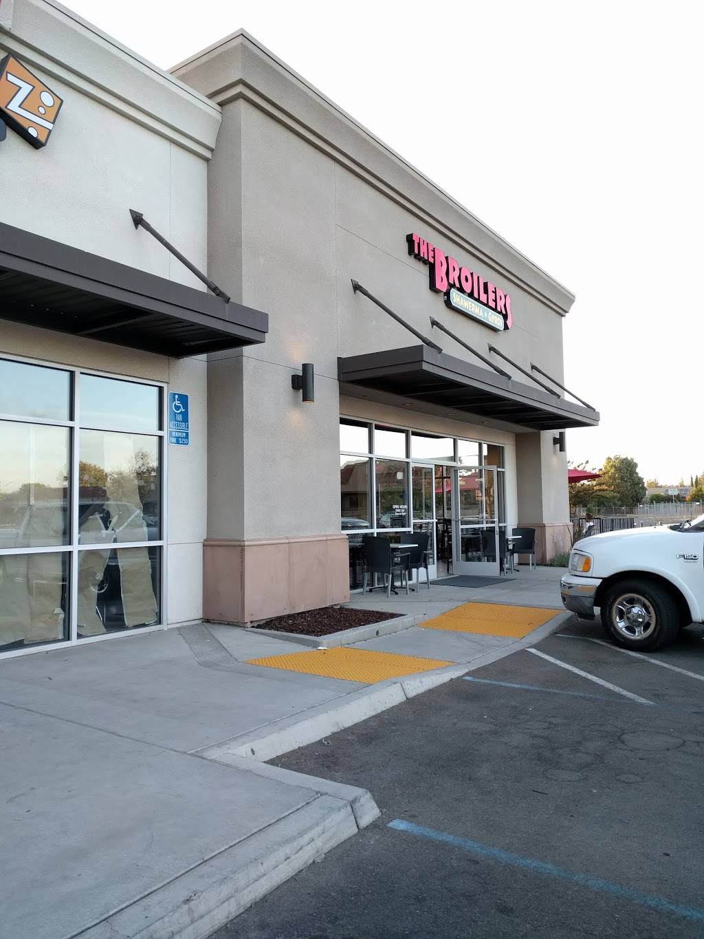 The Broilers | restaurant | 2088 W Shaw Ave, Fresno, CA 93711, USA | 5594323791 OR +1 559-432-3791