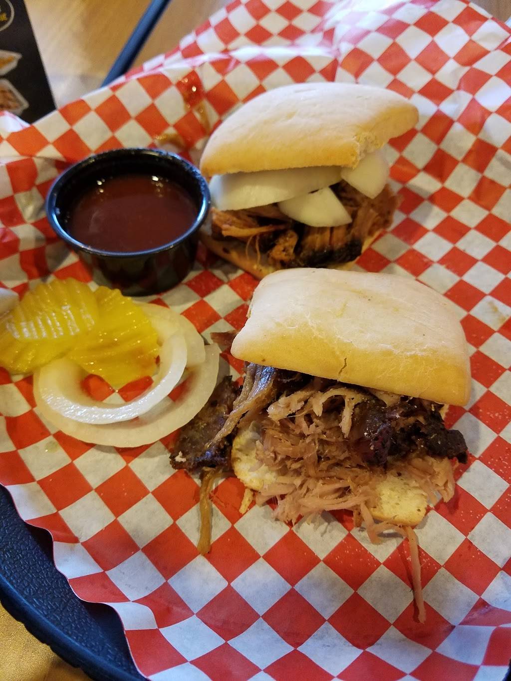 Dickeys Barbecue Pit | restaurant | 10551 E Garden Dr, Aurora, CO 80012, USA | 7203437518 OR +1 720-343-7518