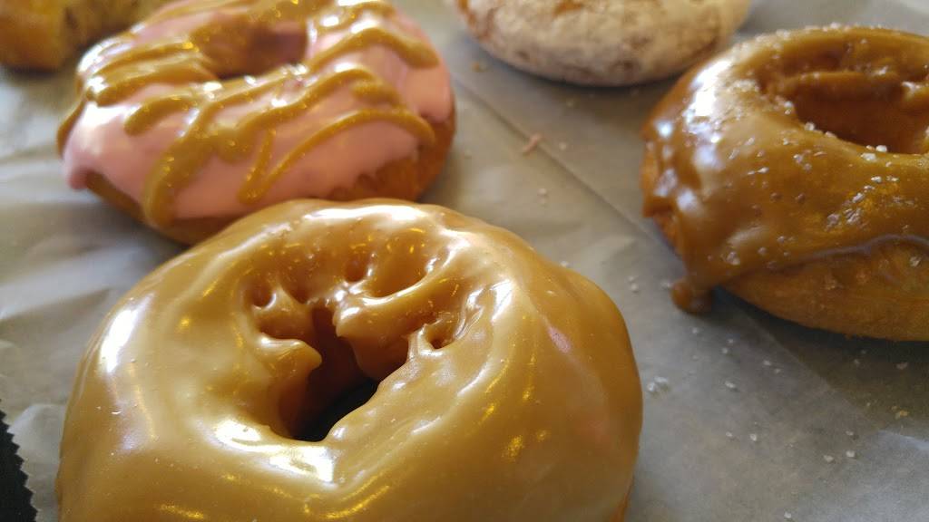 Quack Daddy Donuts | restaurant | 106 W State St, Pendleton, IN 46064, USA | 7652219174 OR +1 765-221-9174