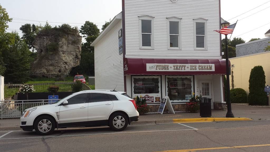 Zacks Kandy Haus | restaurant | 260 N State St, St Ignace, MI 49781, USA | 9066436289 OR +1 906-643-6289