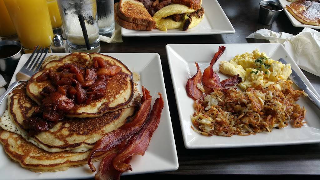 Blue Bear | restaurant | 2920 Taylor Ave, Racine, WI 53405, USA | 2625833131 OR +1 262-583-3131