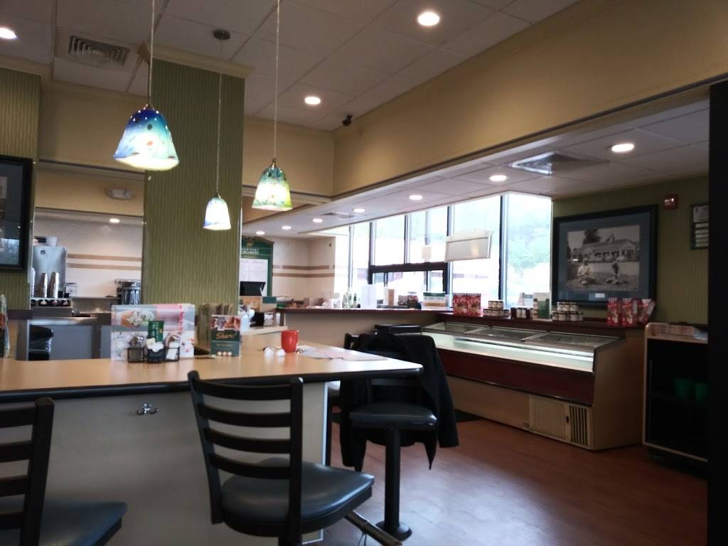 Newport Creamery | restaurant | 7679 Post Rd, North Kingstown, RI 02852, USA | 4012942087 OR +1 401-294-2087