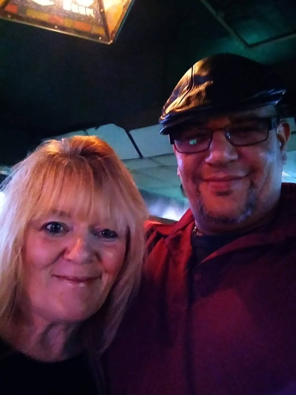 Pockets Restaurant & Tavern | restaurant | 315 S Dupont Hwy, New Castle, DE 19720, USA | 3023288499 OR +1 302-328-8499