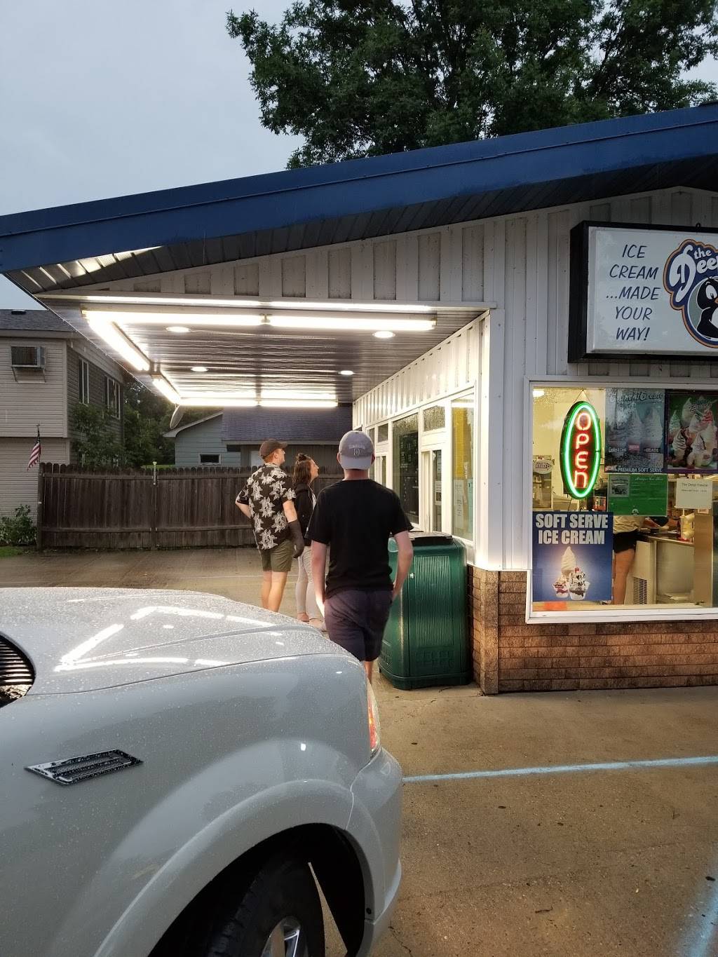 Deep Freeze | restaurant | 10 4th Ave SE, New London, MN 56273, USA | 3203540093 OR +1 320-354-0093