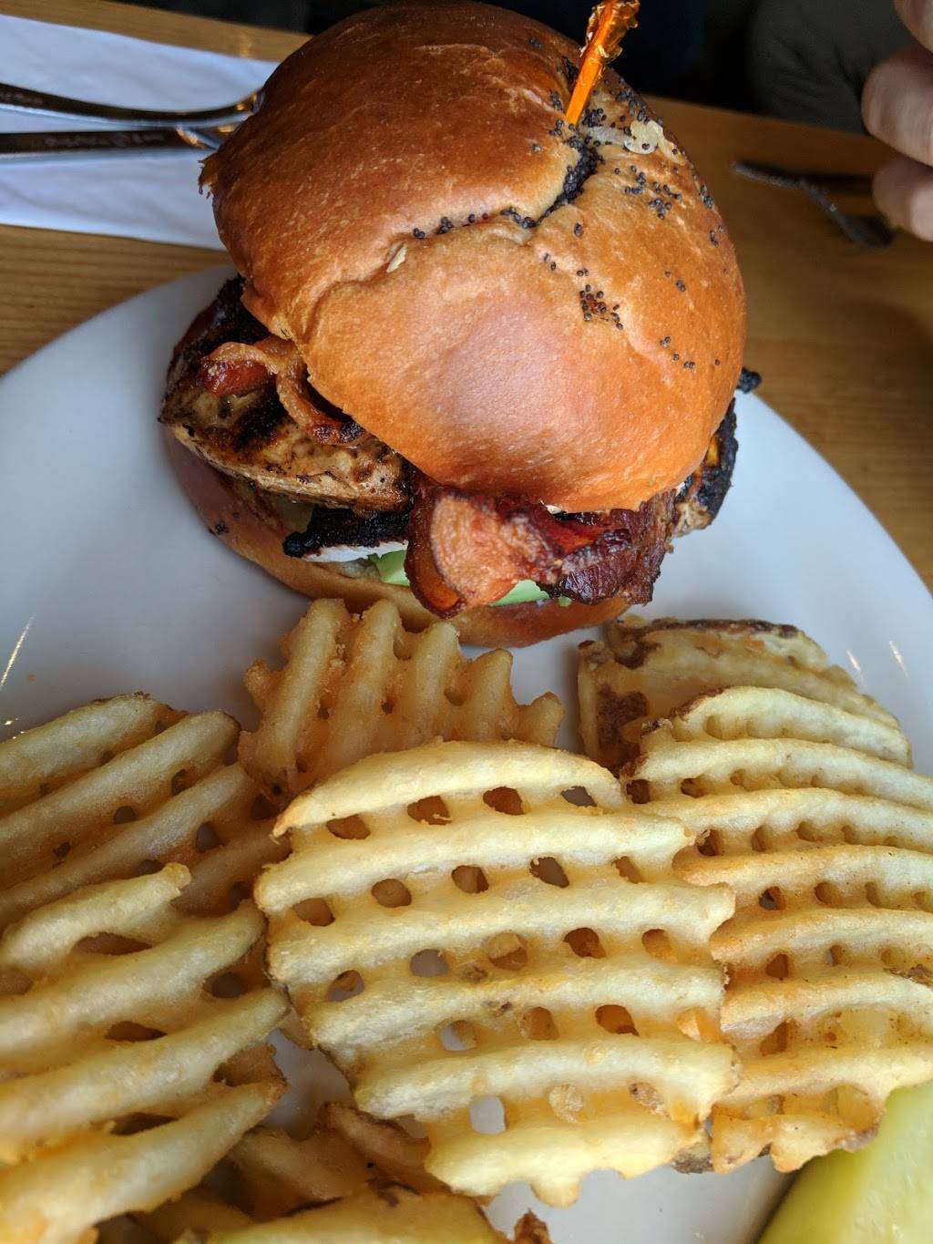 Crows Nest | restaurant | 816 S Westnedge Ave, Kalamazoo, MI 49008, USA | 2699780490 OR +1 269-978-0490