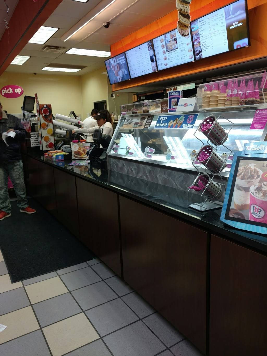 Dunkin | cafe | 812 E Chicago St, Elgin, IL 60120, USA | 8478417411 OR +1 847-841-7411