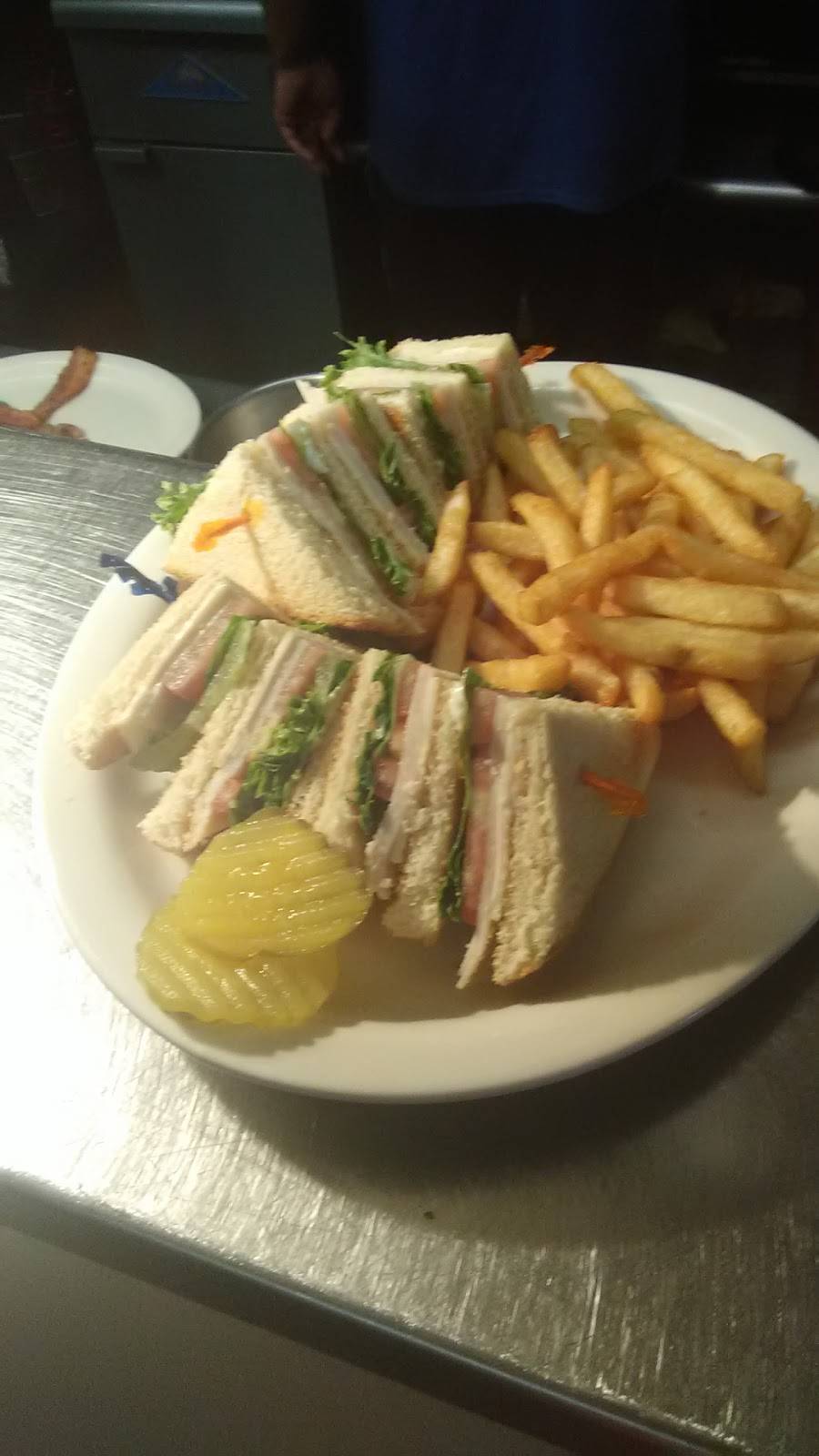 Waffle & Pancake House | restaurant | 11 Truman Street, Charleston, MO 63834, USA | 5736834841 OR +1 573-683-4841