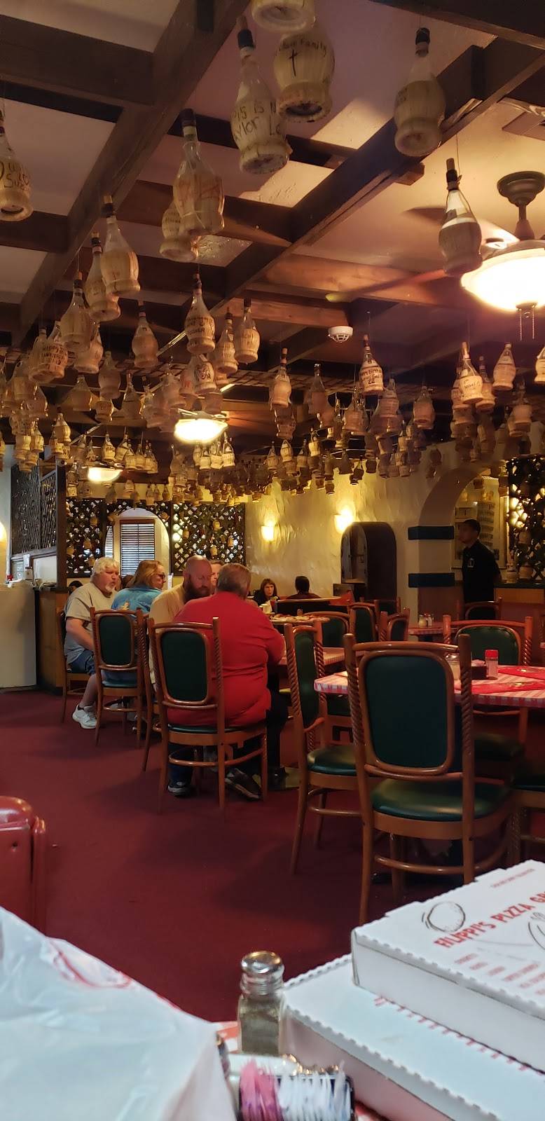 Filippis Pizza Grotto Santee | restaurant | 10767 Woodside Ave, Santee, CA 92071, USA | 6195627878 OR +1 619-562-7878