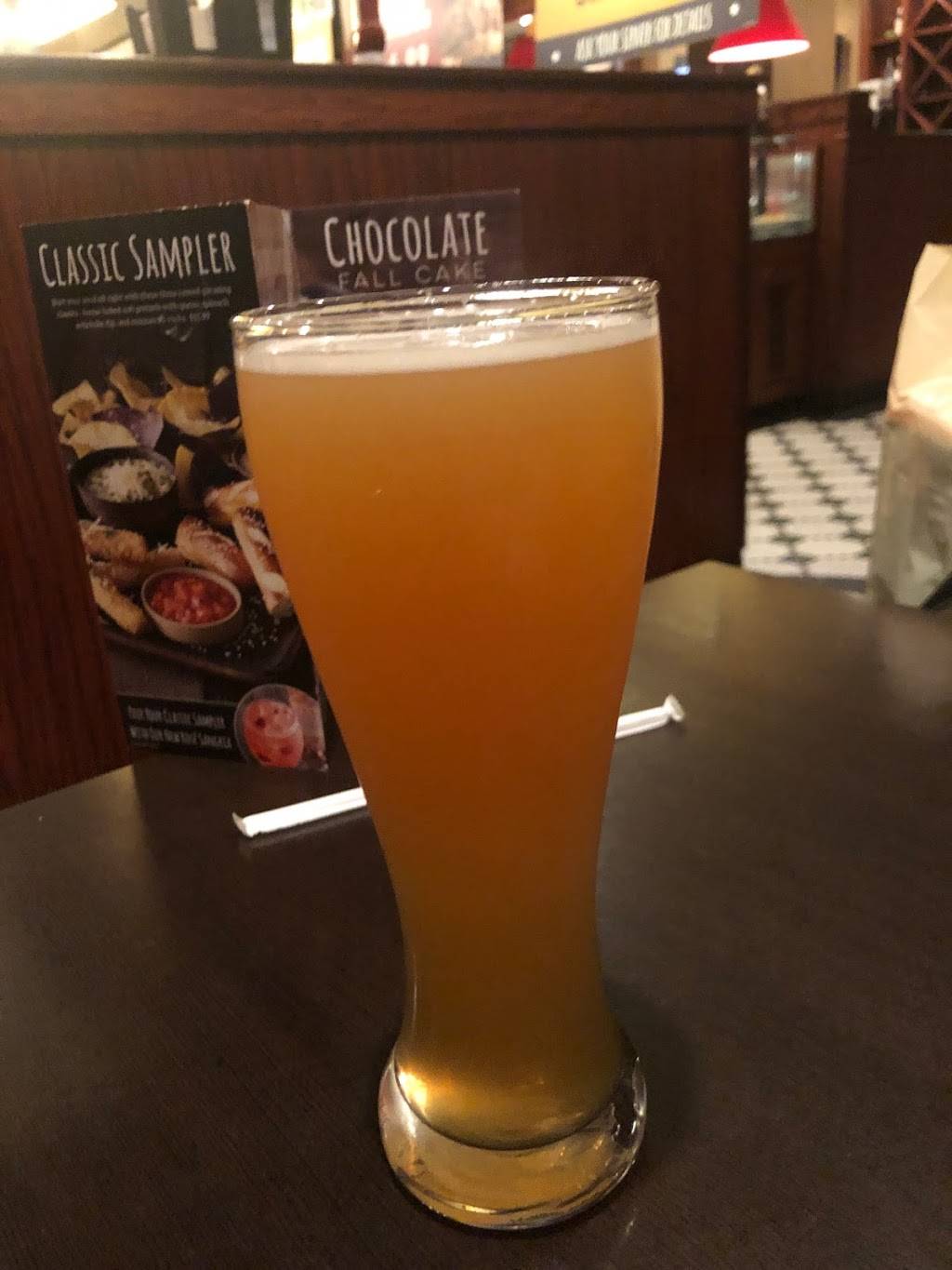 Ruby Tuesday | restaurant | 101 Lehigh Valley Mall, Whitehall, PA 18052, USA | 6102647787 OR +1 610-264-7787