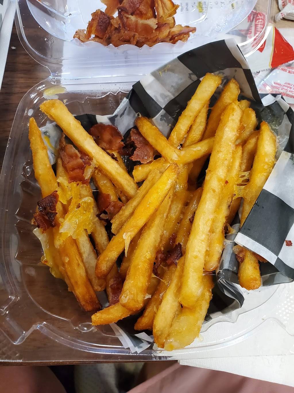 Center Street Grill & Smokehouse | restaurant | 301 W Center St, Kingsport, TN 37660, USA | 4232477447 OR +1 423-247-7447