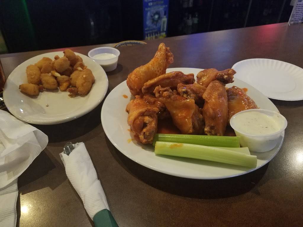 Burkels One Block Over | restaurant | 1007 Tony Canadeo Run, Green Bay, WI 54304, USA | 9205448367 OR +1 920-544-8367