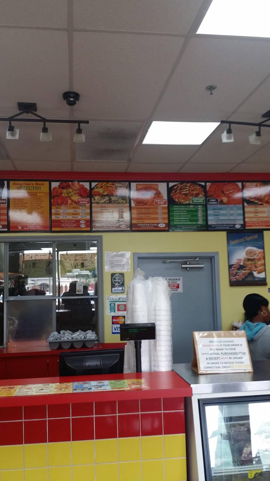 Americas Best Wings | restaurant | 3434 Donnell Dr, Forestville, MD 20747, USA | 3014209464 OR +1 301-420-9464