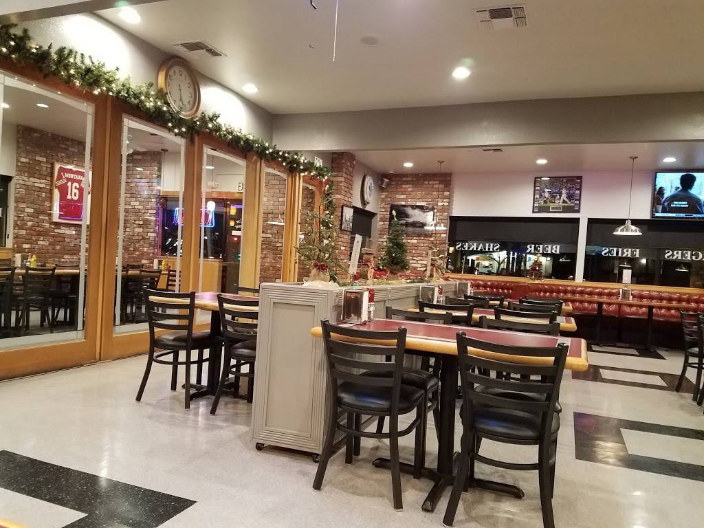 Mikes At The Crossroads | restaurant | 2109, 840 Petaluma Blvd N, Petaluma, CA 94952, USA | 7077788222 OR +1 707-778-8222