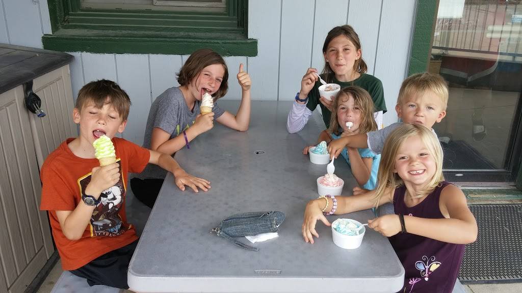 T&L’s Pizza Plus | restaurant | 703 6th St, Parkersburg, IA 50665, USA | 3193462390 OR +1 319-346-2390