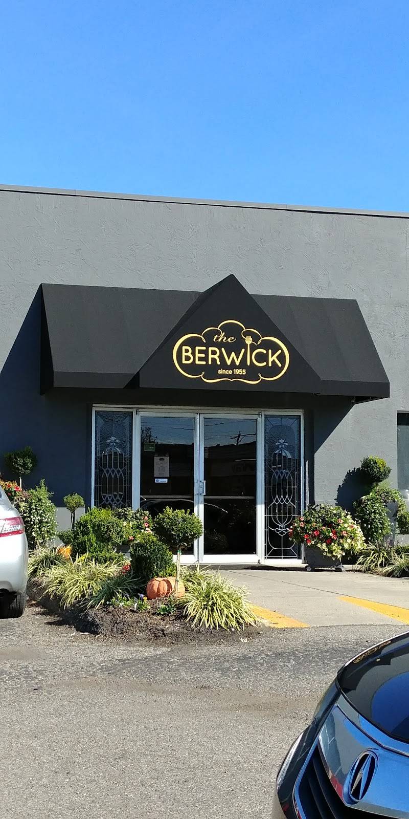 Berwick Manor Restaurant | restaurant | 3250 Refugee Rd, Columbus, OH 43232, USA | 6142357100 OR +1 614-235-7100