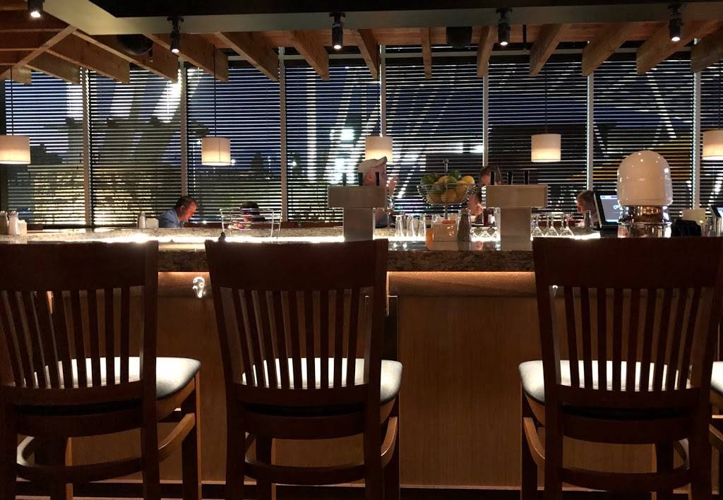 Charlestons Restaurant | restaurant | 8817 State Line Rd, Kansas City, MO 64114, USA | 8167311424 OR +1 816-731-1424