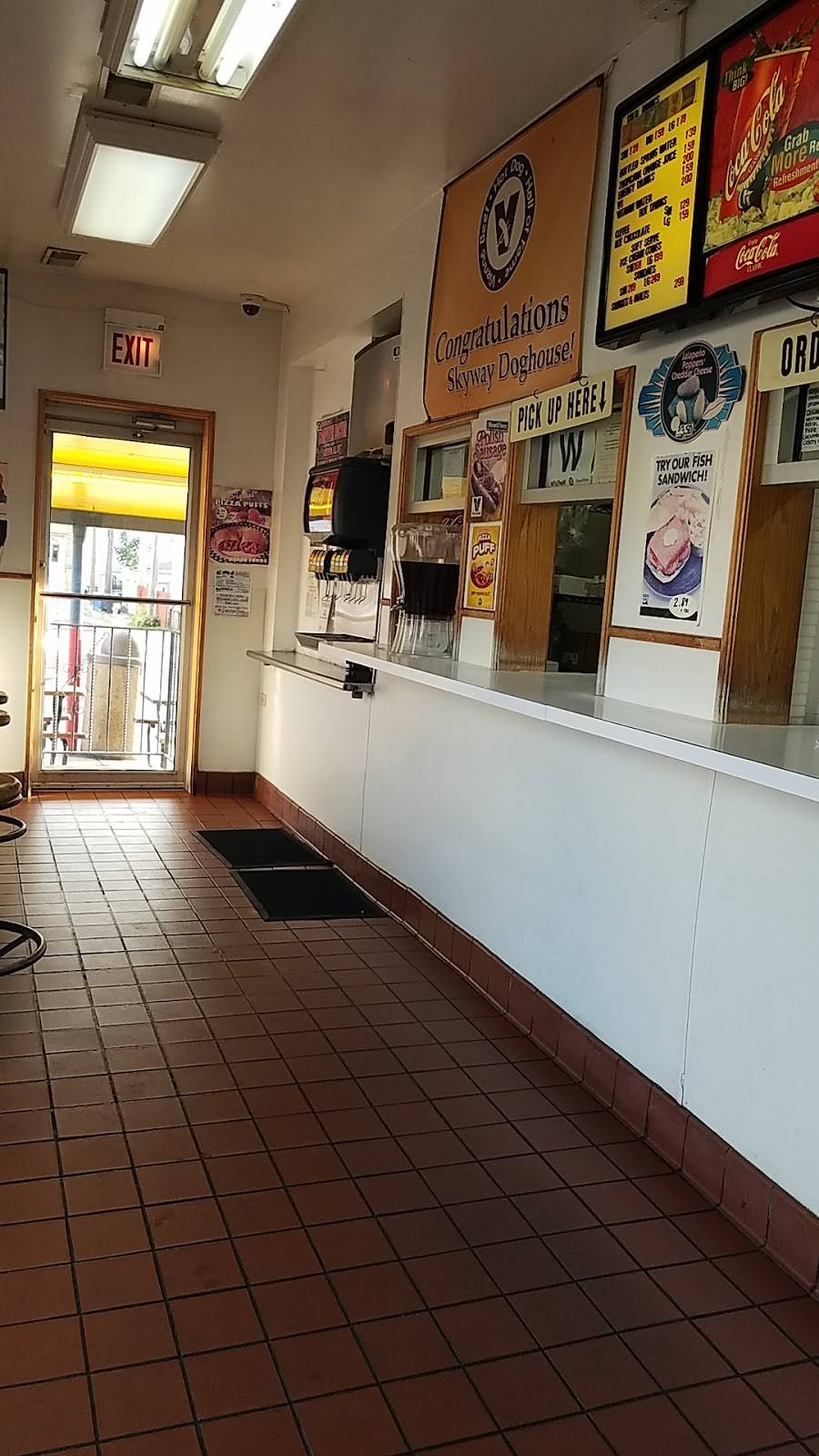 Skyway Doghouse | restaurant | 9480 S Ewing Ave, Chicago, IL 60617, USA | 7737312000 OR +1 773-731-2000