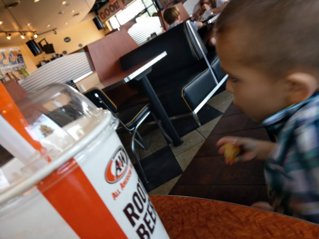 A&W Restaurant | restaurant | 406 W Shaw Ave, Clovis, CA 93612, USA | 5592988910 OR +1 559-298-8910