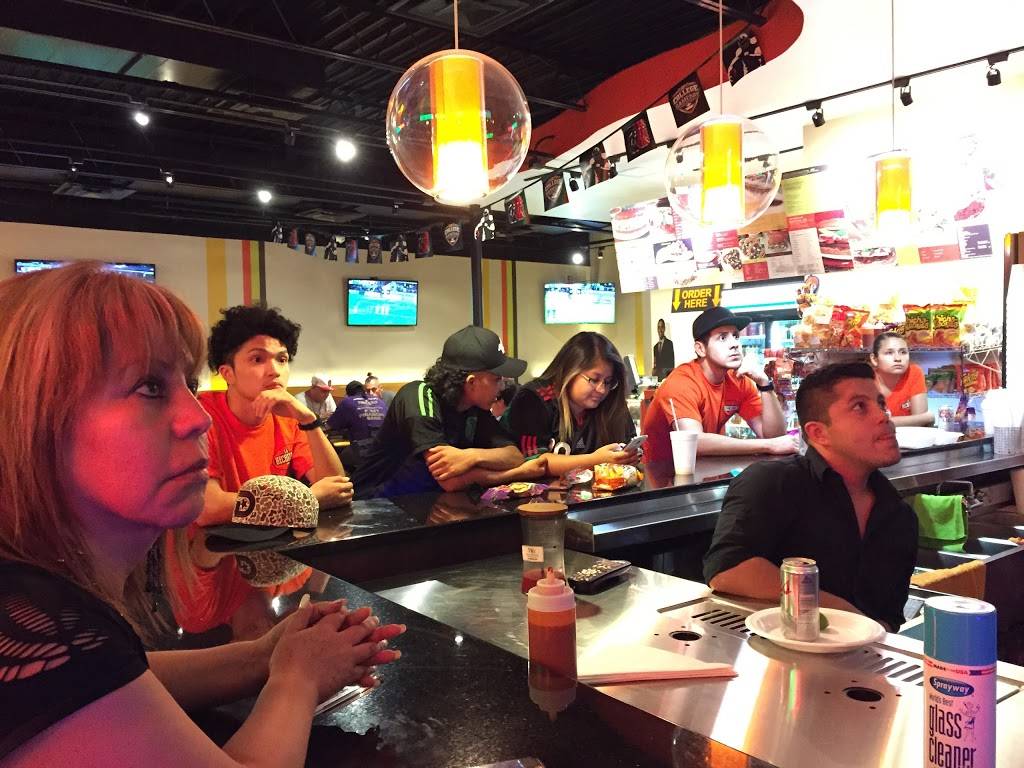 La Hechizera | restaurant | 924 N Collins St, Arlington, TX 76011, USA | 8178041128 OR +1 817-804-1128