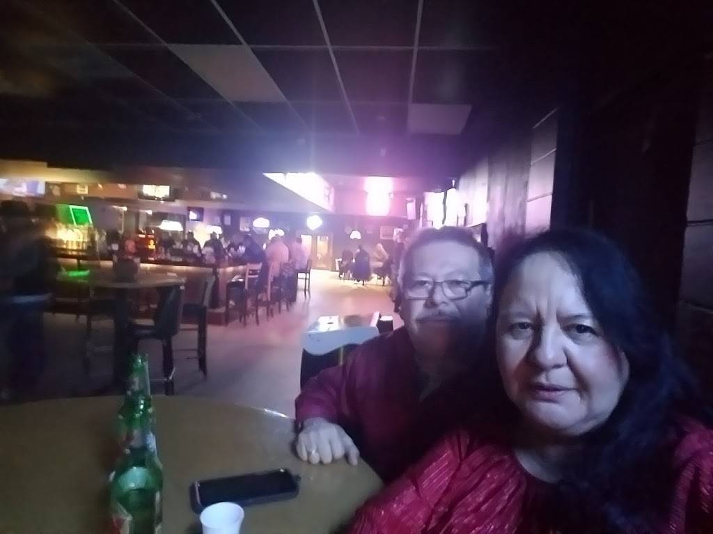 Garage Bar & Grill | restaurant | 15013 Northwest Blvd #107, Corpus Christi, TX 78410, USA | 3613878212 OR +1 361-387-8212