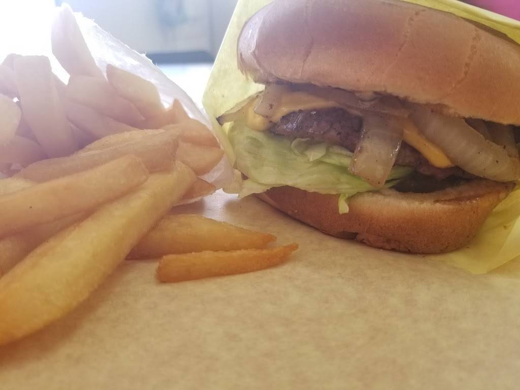 Toms Jr Famous Chili Burgers | restaurant | 9756 Glenoaks Blvd, Sun Valley, CA 91352, USA | 8187678288 OR +1 818-767-8288