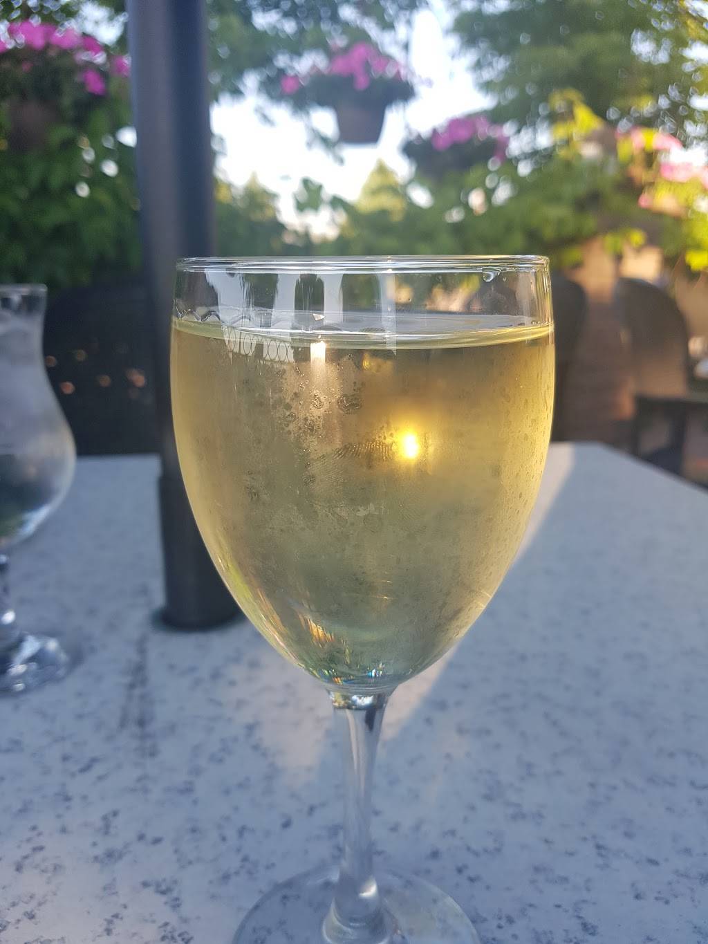 Flamingo Restaurant | restaurant | 435 OBrien Rd, Renfrew, ON K7V 3Z3, Canada | 6134324959 OR +1 613-432-4959