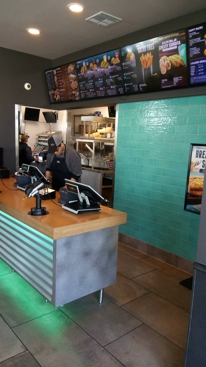 Taco Bell | meal takeaway | 680 Derrick Ave, Mendota, CA 93640, USA | 5594240065 OR +1 559-424-0065