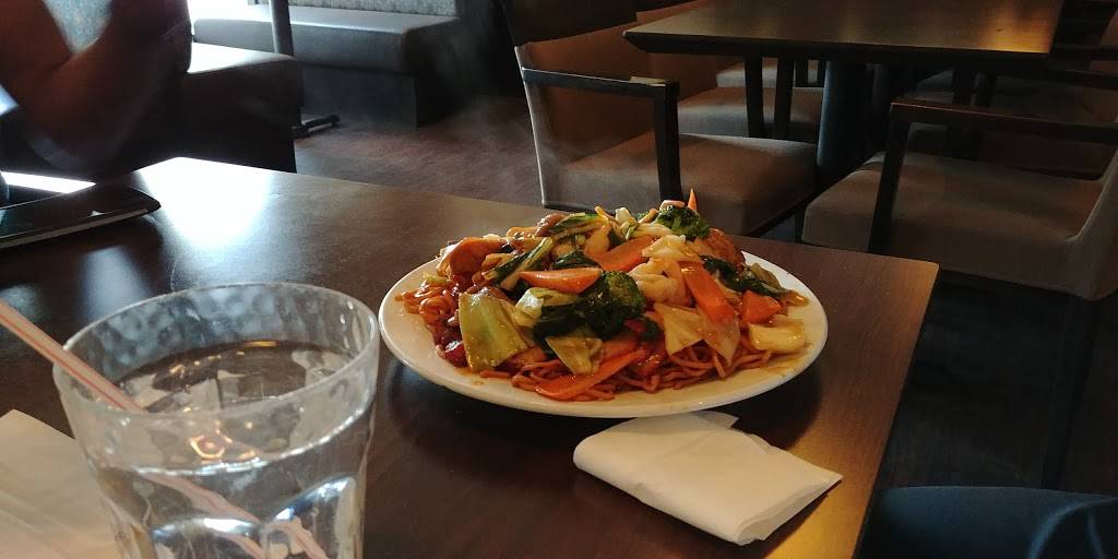 Benab Family Restaurant | restaurant | 3085 Hurontario St, Mississauga, ON L5A 4E4, Canada | 9052818499 OR +1 905-281-8499